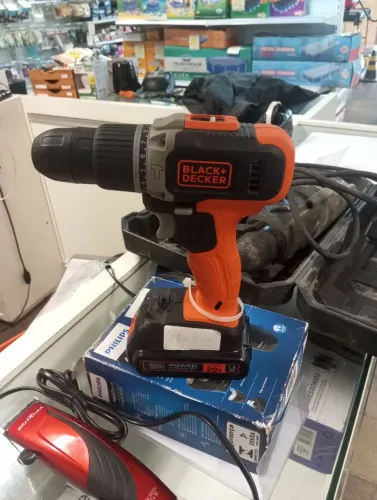 Parafusadeira black + decker 20 v