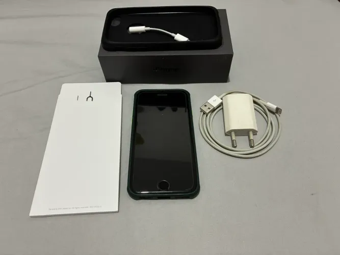 iPhone 8 64GB c/carregador e capa