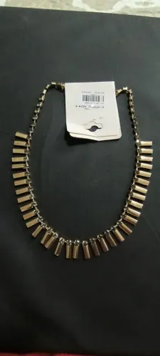 Colar dourado chic ( bijuteria)