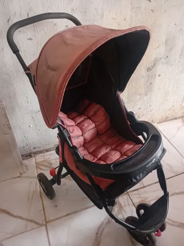 Vendo um carinho de bebê