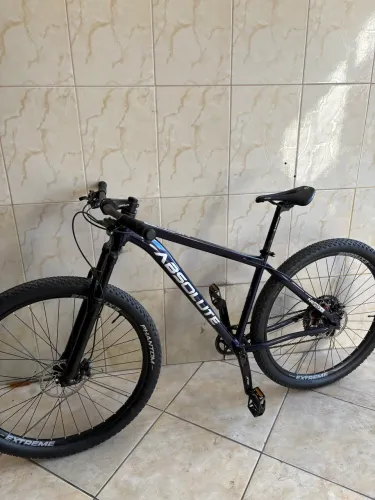 Bicicleta Absolute Nero 5 Shimano Deore 12V Freio Hidráulico Tubeless