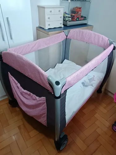 Berço de bebê desmontável