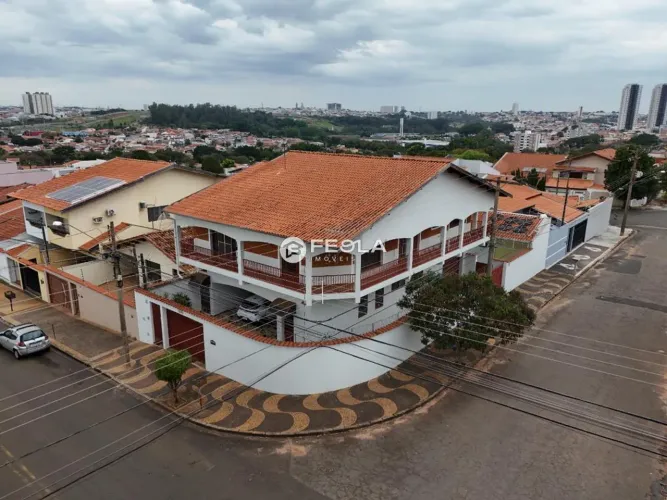 Casa à venda em Santa Bárbara D'Oeste, Vila Grego, com 3 quartos, com 377.84 m²
