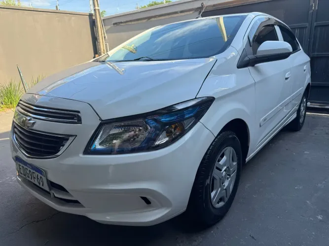 Chevrolet Onix Hatch LT 1.0 8V Flex Power Mec. 4P 2013