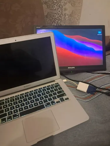 Macbook Air 1466 defeito tela ESCURA