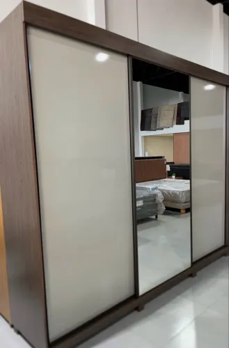 Roupeiro 3 Portas de Correr 100% MDF 2,73m x 2,30m com Trilhos Metálicos