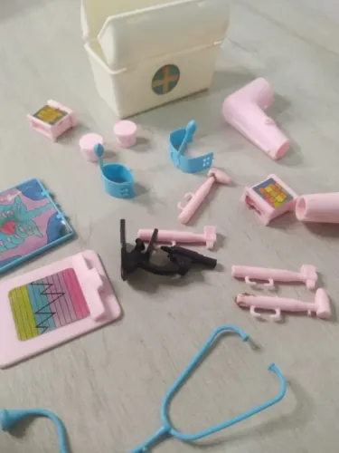BARBIE E KEN MÉDICO ANOS 80 ACESSÓRIOS E PEÇAS DE ROUPAS