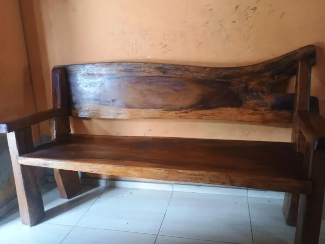 Vende se um banco rústico 