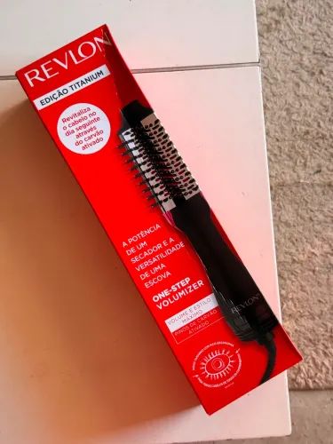 Escova Secadora Revlon One-Step Volumizer Titanium - Nova/Lacrada