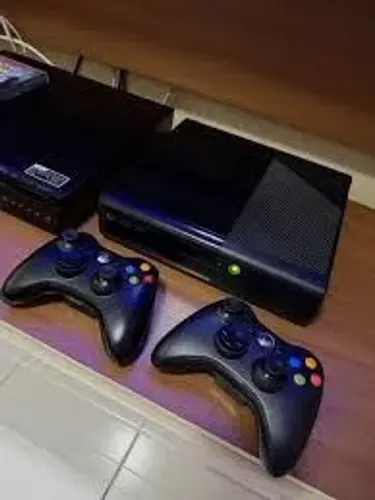 Xbox 360 DESBLOQUEADO (SEMI NOVO) 2 CONTROLES