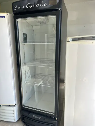 Cervejeira Gelopar 450 litros preta modelo novo