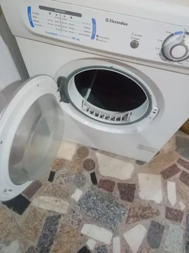 Secadora de roupas Eletrolux em perfeito estado de conservação