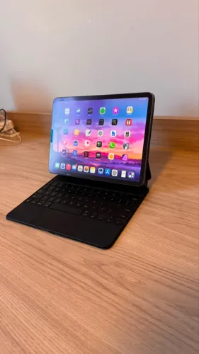 iPad Pro 11 - 1ª Geração 256gb Wi-Fi + Capa magnética com teclado
