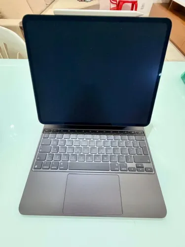 Teclado iPad 13/ 13 Pro/ 13 Pro Max Holandês