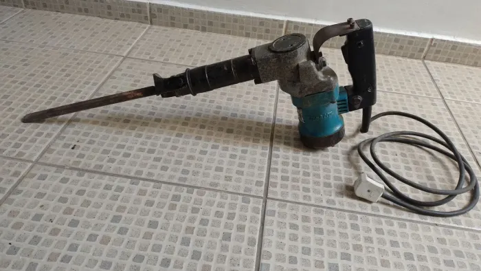 Makita Martelete HM0810