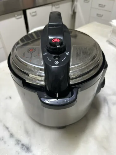 Panela de Pressão Elétrica Philips Walita RI3103 - 220V / 900W 5 litros