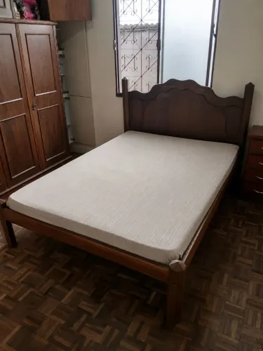 Cama de casal em sucupira
