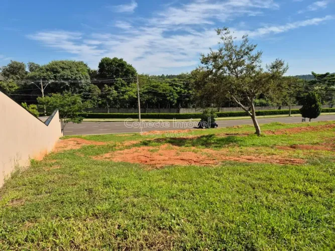 Terreno com 788m² próximo ao lago e próximo da área de lazer no Condomínio Lago da Barra e