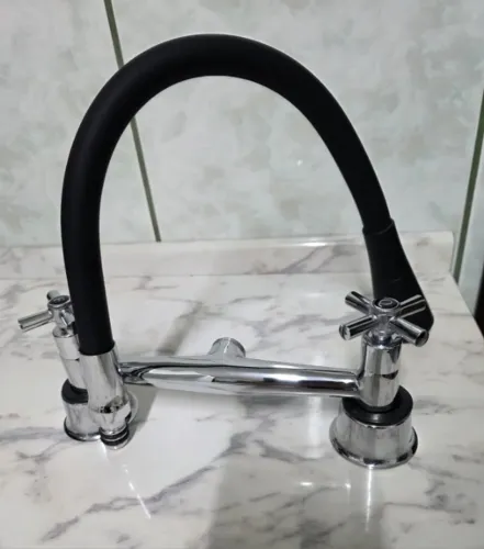 Torneira Misturador Gourmet Cozinha Flexível Preto Parede