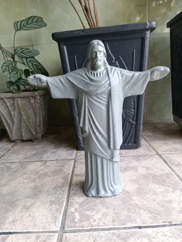 Cristo redentor feito de cimento