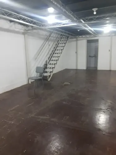 Centro comercial para aluguel possui 47 metros quadrados em Centro - Juiz de Fora - MG