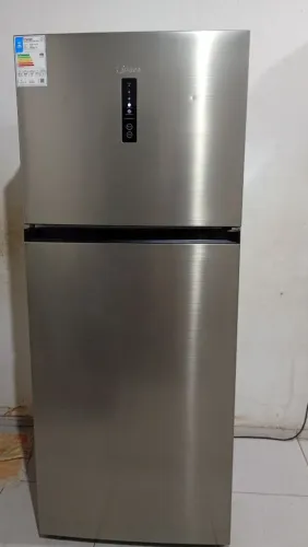 Vendo geladeira semi nova ,,linda