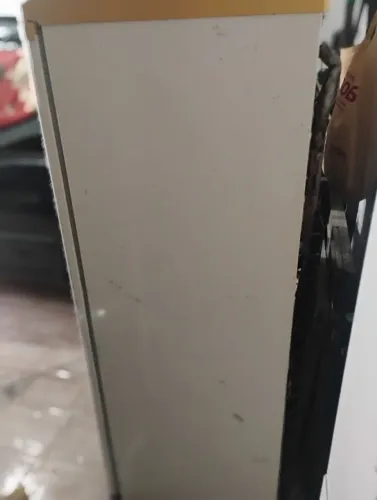 Vende se uma geladeira