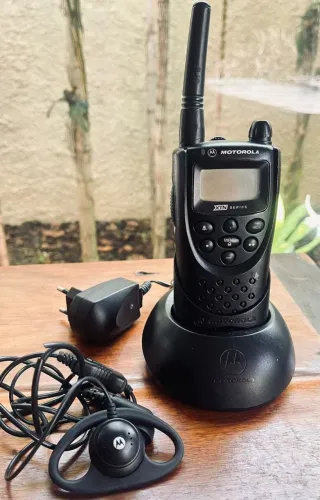 VENDO: 09 RÁDIOS COMUNICADORES - MARCA: MOTOROLA XTN