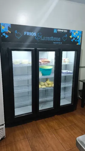 GELADEIRA EXPOSITORA VERTICAL ORMIFRIO 3 PORTAS AR FORÇADO CONTROLADOR DIGITAL