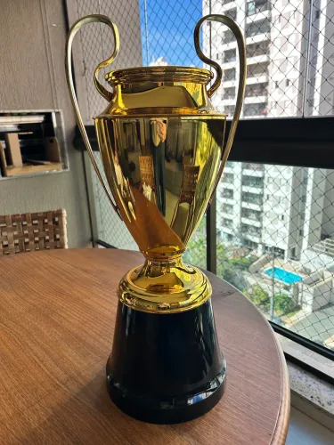 Troféu tipo orelhuda novo