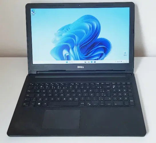 Dell Inspiron 3567 Core i5 8 GB DDR4 SSD 240 GB Tela 15.6" Windows 11