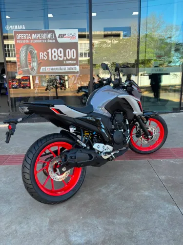 FAZER 25 zero km ?