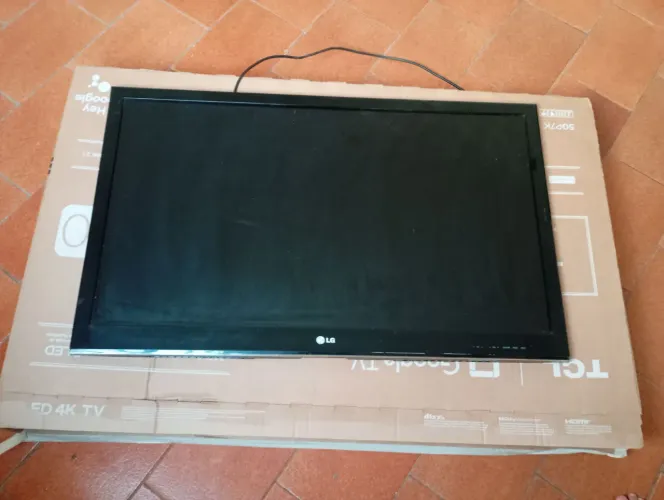 Vendendo tv após comprar uma nova.