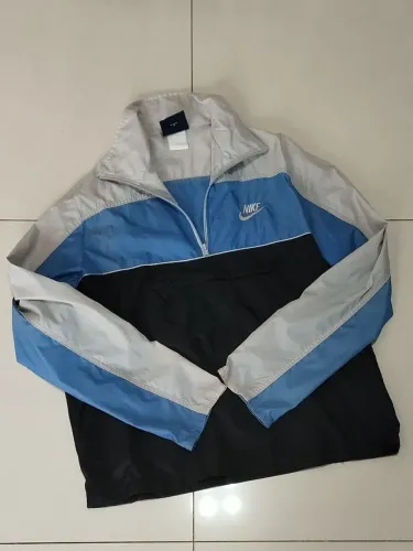 Jaqueta Nike vintage vira bolsa 