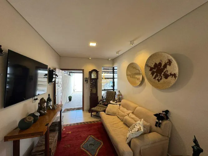 Casa à Venda em Divinópolis (Santa Rosa) 3 quartos, varanda gourmet e 2 vagas