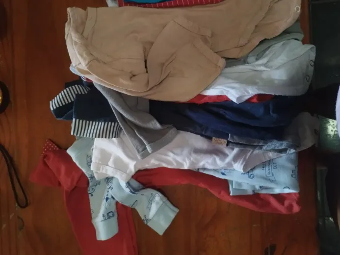 Lote de roupa de BB menino + uma bolsa