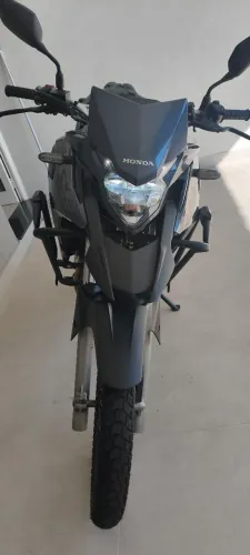 Vende-se XRE 300 ABS muito bem conservada!
