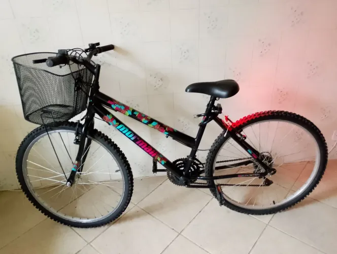 Bicicleta feminina MORMAII, com cesta.