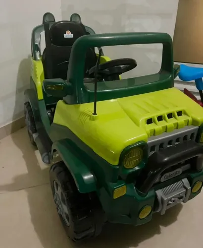 Carrinho de Passeio e Pedal Jipe Diipi.