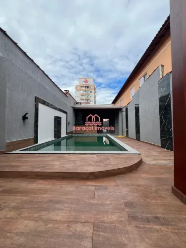 Casa com 2 quartos, 5 Vagas e Piscina à Venda na Aviação em Praia Grande/SP.