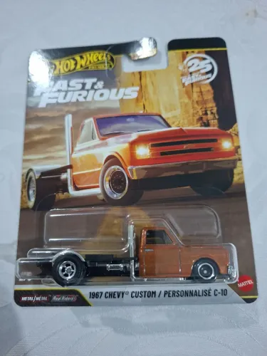 Hot Wheels Premium 1967 Chevy Custom C-10 da coleção Fast & Furious 25 Years.