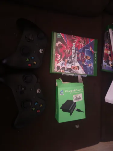 Xbox one fat com knect e 7 jogos e bateria