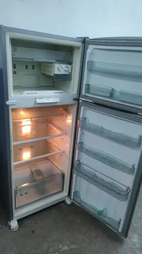 Vendo geladeira frostfree com garantia