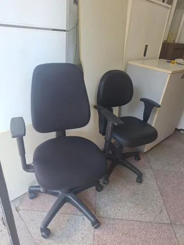 Cadeiras Giratória em bom estado. 