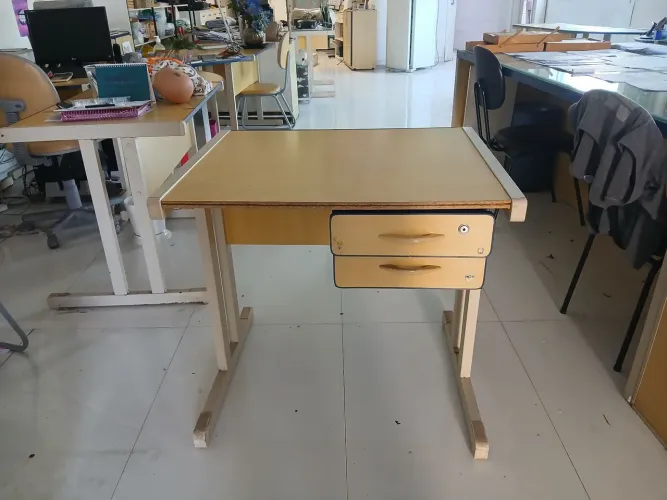 Mesa com 2 gavetas
