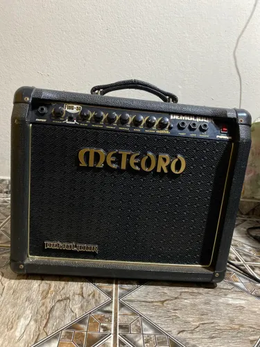 Cubo Amplificador de guitarra Meteoro Demolidor FWG-50