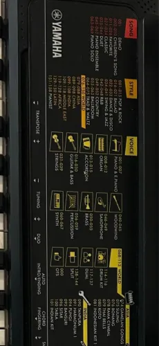 Teclado Yamaha pouco uso