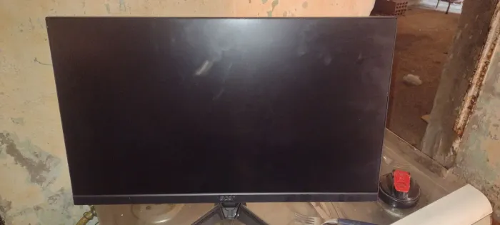 Monitor Accer 24 polegadas funcionando perfeitamente.