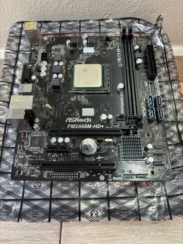 Kit AMD placa mãe ASRock FM2A68M-HD+ e processador AMD A6-7480