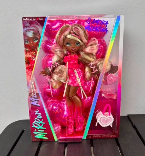 Boneca Mirror Mi Amora Valentina